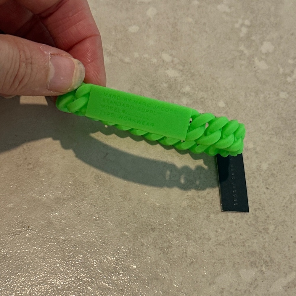NWT!  Marc Jacobs Vibrant Green Twisted Bracelet - Picture 4 of 5